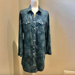 Gap laser print floral denim shirtdress